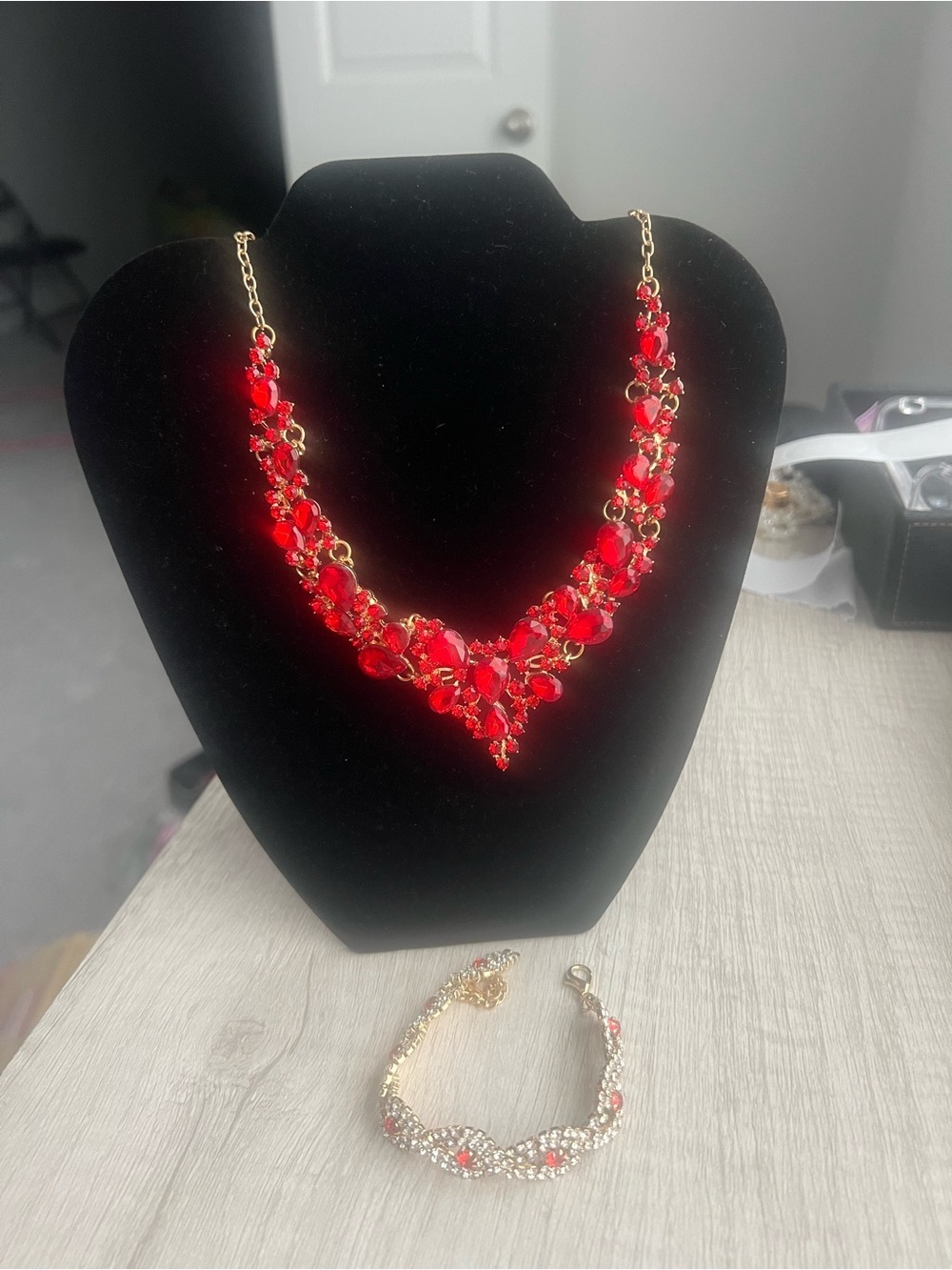 Crimson Red Rhinestone V-Shape Statement Necklace & Bracelet Set nip - Picture 4 of 4